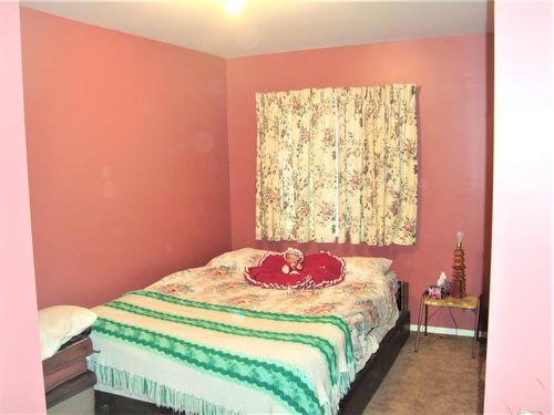 102 2Nd Avenue North, Torrington, AB - Indoor Photo Showing Bedroom