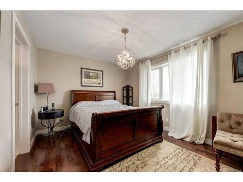 68 Westland Crescent Sw, Calgary, AB - Indoor Photo Showing Bedroom