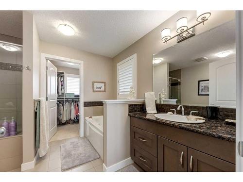68 Westland Crescent Sw, Calgary, AB - Indoor Photo Showing Bathroom