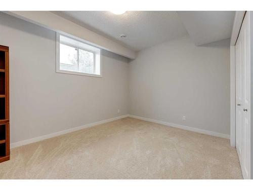 68 Westland Crescent Sw, Calgary, AB - Indoor Photo Showing Other Room