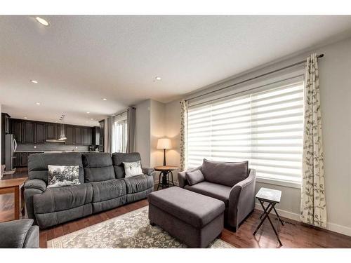 68 Westland Crescent Sw, Calgary, AB - Indoor Photo Showing Living Room