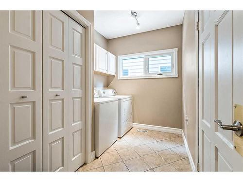 123 Canterville Drive Sw, Calgary, AB - Indoor Photo Showing Laundry Room