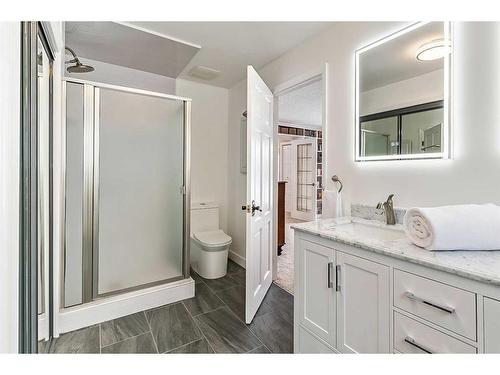 123 Canterville Drive Sw, Calgary, AB - Indoor Photo Showing Bathroom