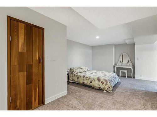 123 Canterville Drive Sw, Calgary, AB - Indoor Photo Showing Bedroom