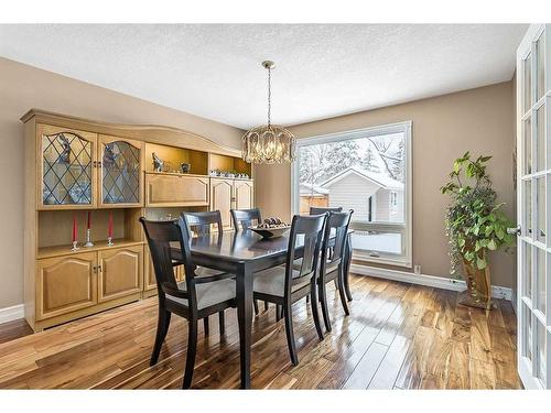 123 Canterville Drive Sw, Calgary, AB - Indoor Photo Showing Dining Room