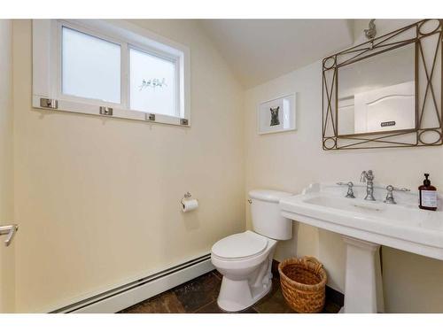 22 Elma Street West, Okotoks, AB - Indoor Photo Showing Bathroom