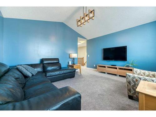 62 Aspen Hills Way Sw, Calgary, AB - Indoor Photo Showing Living Room