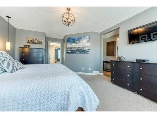 62 Aspen Hills Way Sw, Calgary, AB - Indoor Photo Showing Bedroom