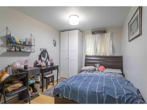 405-9930 Bonaventure Drive Se, Calgary, AB - Indoor Photo Showing Bedroom