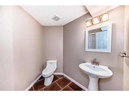 118 Hidden Creek Gardens Nw, Calgary, AB - Indoor Photo Showing Bathroom