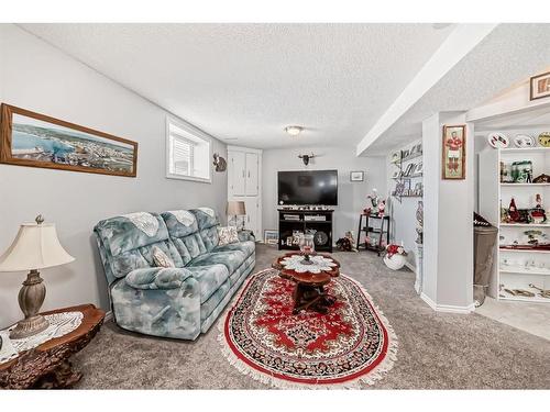 409 Freeman Way Nw, High River, AB - Indoor Photo Showing Living Room