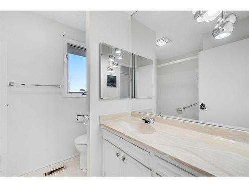36 Thames Place Nw, Calgary, AB - Indoor Photo Showing Bathroom