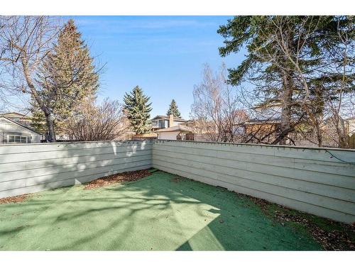 36 Thames Place Nw, Calgary, AB - Outdoor