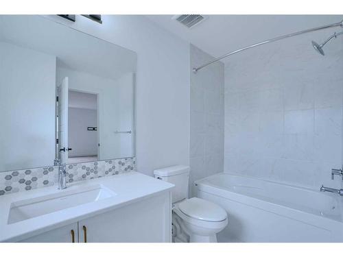 46 Legacy Glen Crescent Se, Calgary, AB - Indoor Photo Showing Bathroom