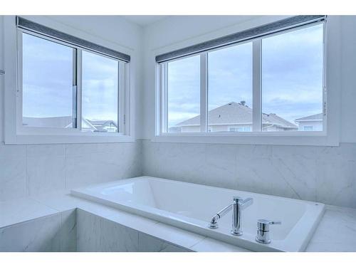 46 Legacy Glen Crescent Se, Calgary, AB - Indoor Photo Showing Bathroom