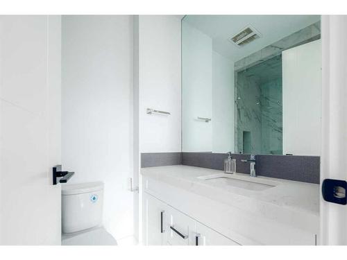 40 Aspen Ridge Terrace Sw, Calgary, AB - Indoor Photo Showing Bathroom
