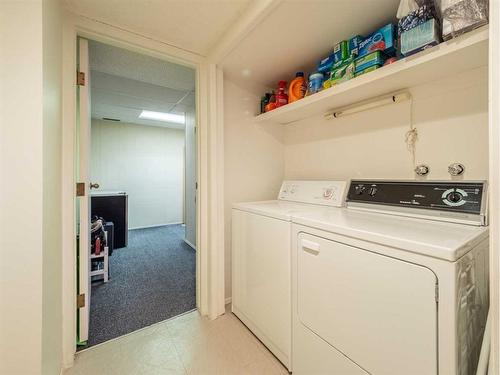 393 Point Mckay Gardens Nw, Calgary, AB - Indoor Photo Showing Laundry Room