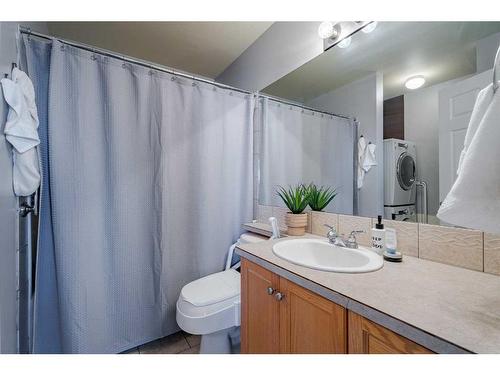 312-1507 Centre A Street Ne, Calgary, AB - Indoor Photo Showing Bathroom