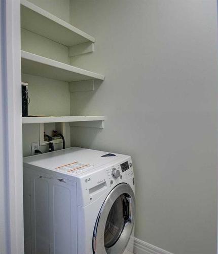 402-1123 13 Avenue Sw, Calgary, AB - Indoor Photo Showing Laundry Room
