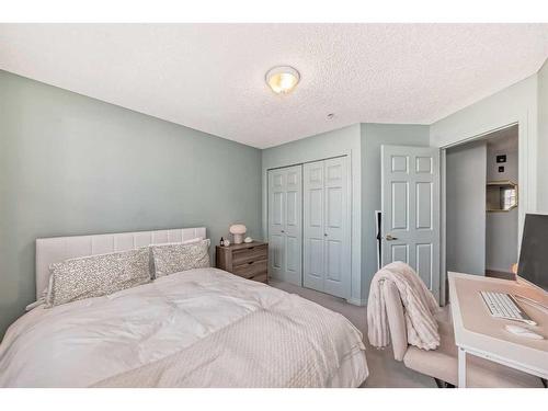 204-2212 34 Avenue Sw, Calgary, AB - Indoor Photo Showing Bedroom
