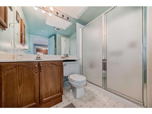 204-2212 34 Avenue Sw, Calgary, AB - Indoor Photo Showing Bathroom