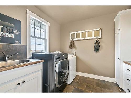 193050 Range Road 252, Herronton, AB - Indoor Photo Showing Laundry Room