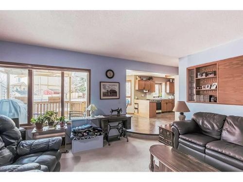 109 Hawkhill Road Nw, Calgary, AB - Indoor Photo Showing Living Room