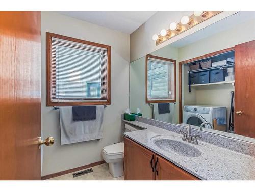 109 Hawkhill Road Nw, Calgary, AB - Indoor Photo Showing Bathroom