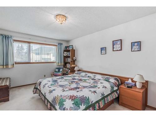 109 Hawkhill Road Nw, Calgary, AB - Indoor Photo Showing Bedroom