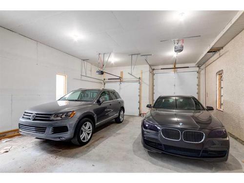34 Elveden Drive Sw, Calgary, AB - Indoor Photo Showing Garage