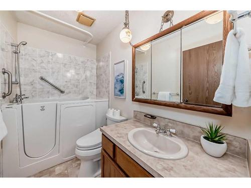801 10 Avenue Se, High River, AB - Indoor Photo Showing Bathroom
