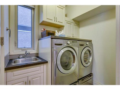 544 Evergreen Circle Sw, Calgary, AB - Indoor Photo Showing Laundry Room