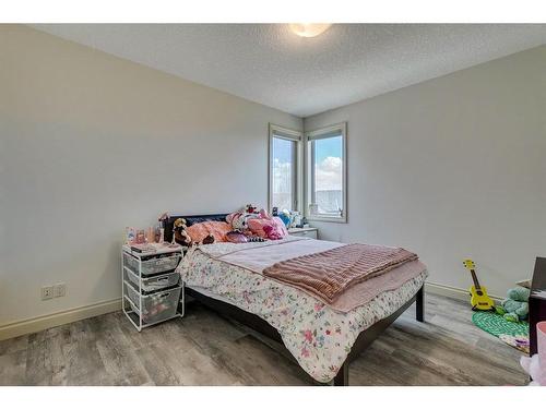 544 Evergreen Circle Sw, Calgary, AB - Indoor Photo Showing Bedroom