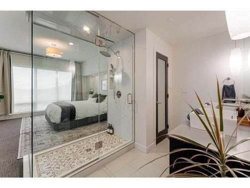 1105-530 12 Avenue Sw, Calgary, AB - Indoor Photo Showing Bathroom