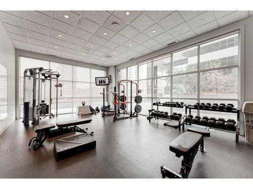 1105-530 12 Avenue Sw, Calgary, AB - Indoor Photo Showing Gym Room