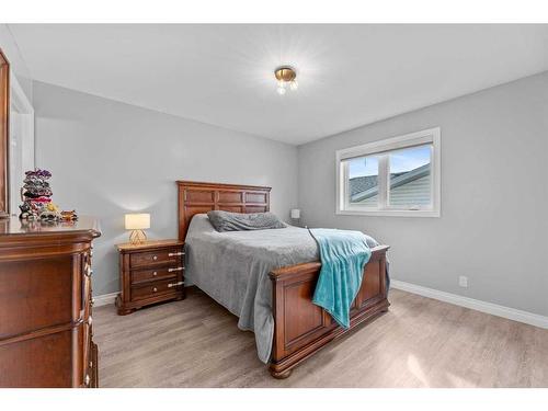 5608 43 Street Close, Olds, AB - Indoor Photo Showing Bedroom
