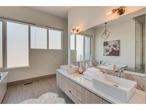 1206 26 Street Sw, Calgary, AB - Indoor Photo Showing Bathroom