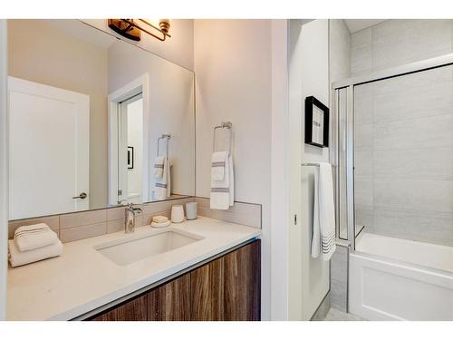 1206 26 Street Sw, Calgary, AB - Indoor Photo Showing Bathroom
