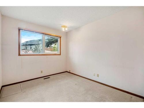 12323 17 Street Sw, Calgary, AB - Indoor Photo Showing Other Room