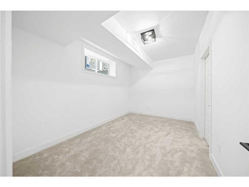 3913 17 Street Sw, Calgary, AB - Indoor Photo Showing Other Room