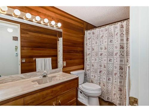 436 Dalmeny Hill Nw, Calgary, AB - Indoor Photo Showing Bathroom