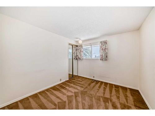 436 Dalmeny Hill Nw, Calgary, AB - Indoor Photo Showing Other Room