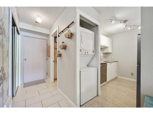 213-414 Squirrel Street, Banff, AB - Indoor Photo Showing Laundry Room