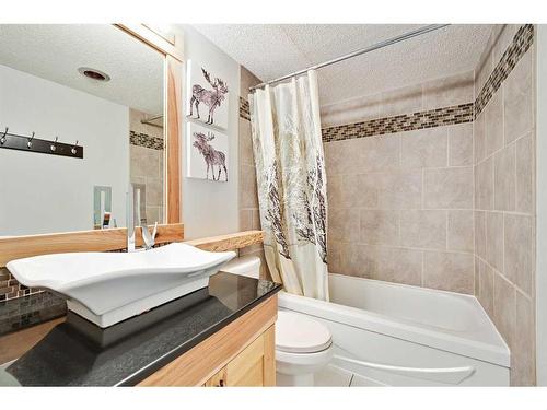 213-414 Squirrel Street, Banff, AB - Indoor Photo Showing Bathroom