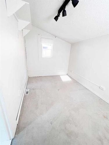 801 11 Avenue Se, Calgary, AB - Indoor Photo Showing Other Room