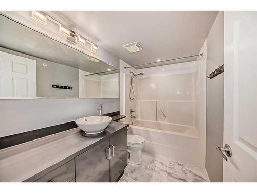 204-188 15 Avenue Sw, Calgary, AB - Indoor Photo Showing Bathroom