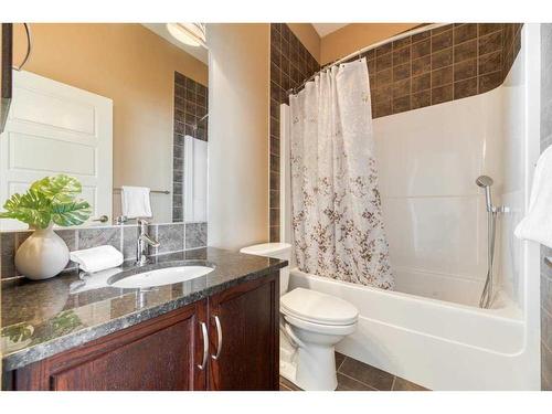 11 Lakes Estates Circle, Strathmore, AB - Indoor Photo Showing Bathroom