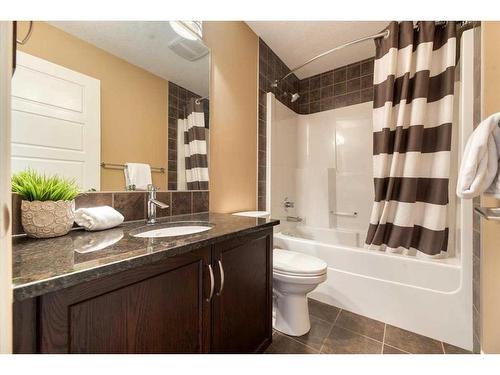 11 Lakes Estates Circle, Strathmore, AB - Indoor Photo Showing Bathroom