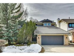 159 Woodhaven Place SW Calgary, AB T2W 5P8