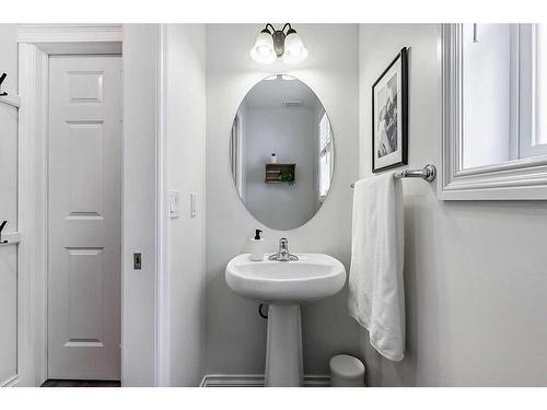 29 Westmount Circle, Okotoks, AB - Indoor Photo Showing Bathroom